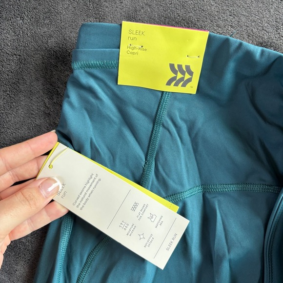 NWT All in Motion Sleek Run High Rise Capri Leggings XXL Teal Activewear - Picture 1 of 10